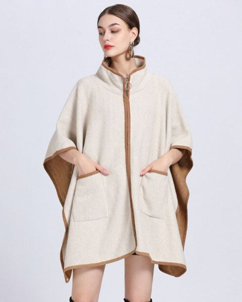Beige brauner Poncho Cape Jacke mit hohem Kragen und Reissverschluss 