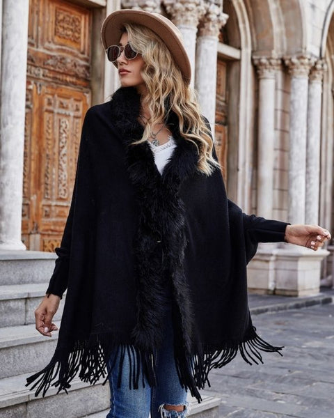 Schwarzen Damen Strickjacke, Cardigan Poncho Cape mit Fransen und Kunstpelz Kragen - Dame Bekleidung Schweiz