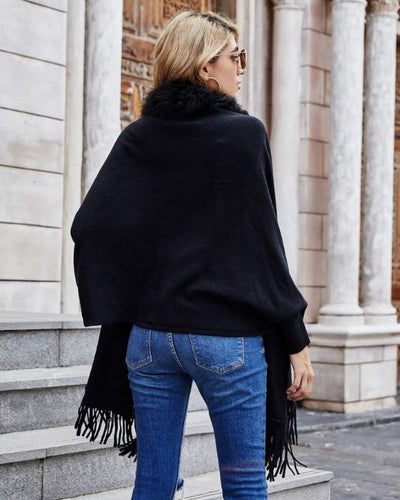 Schwarzer Damen Poncho Cape mit Fransen und Kunstpelz Kragen - Damen Bekleidung Herbst Winter