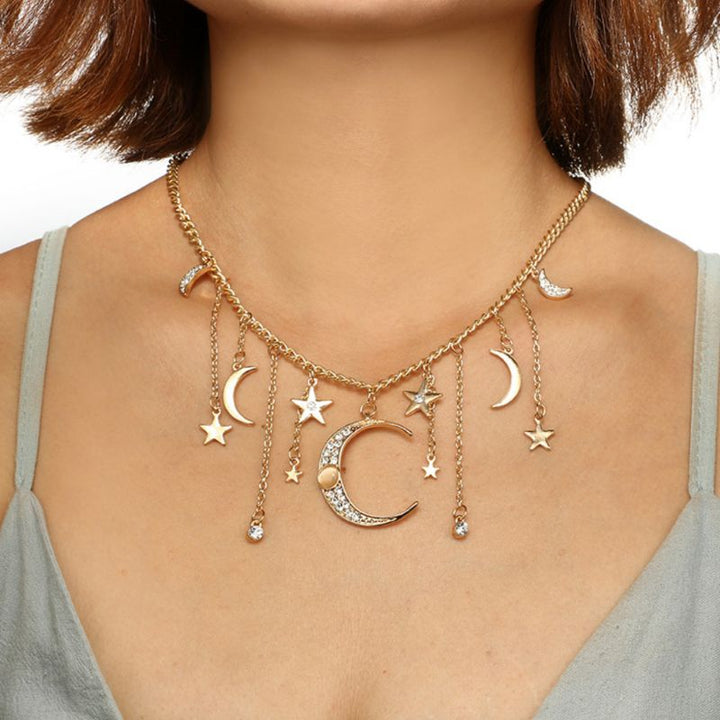 Goldene Choker Halskette mit Mond und Stern Anhaengern mit Kristall Steinen 