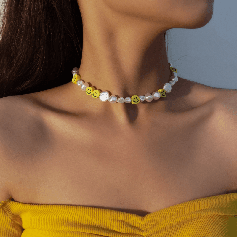 Gelbe Smiley und weisse Perlen Choker Halskette