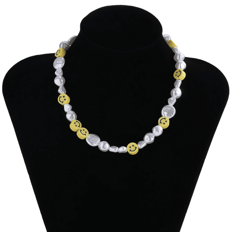 Choker Smiley und weisse Perlen Halskette