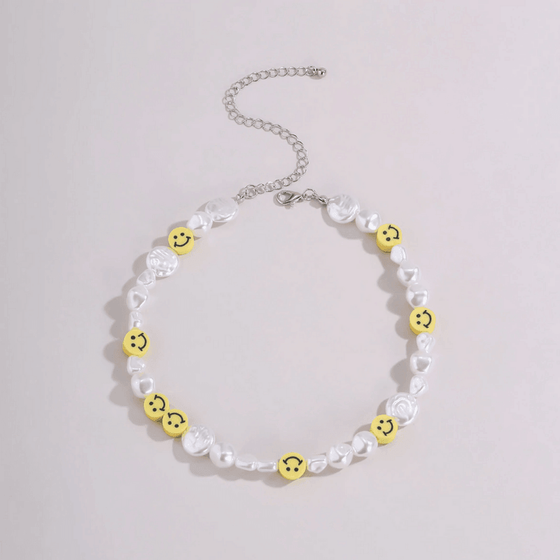 Weisse Perlen und gelbe Smiley Halskette