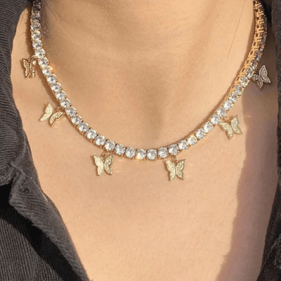 Goldene Choker Halskette mit Schmetterling Anhaenger