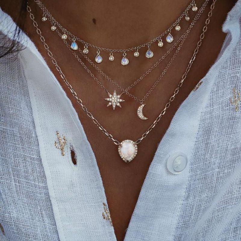 Choker Halsketten Set aus 4 diversen Ketten mit Mond und Stern Anhaengern