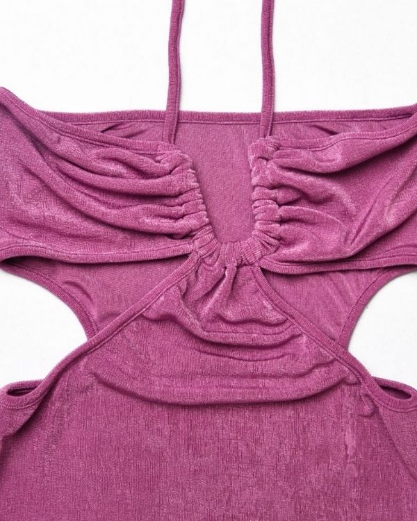 Damen Sommerkleid mit Neckholder und Cut-Outs auf den Seiten 