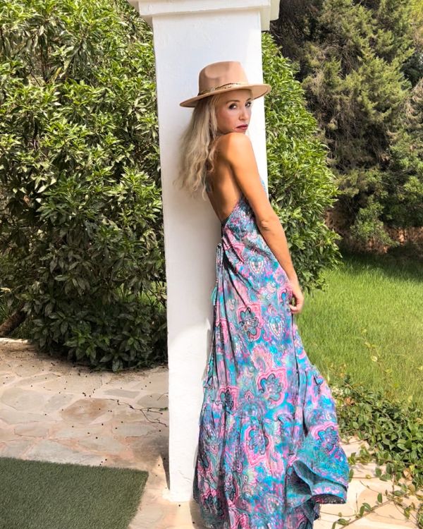 Rueckenfreies Boho Hippie Maxikleid mit langen Traegern