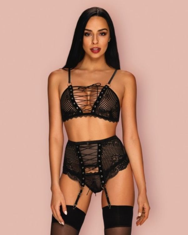 Dreiteiler Dessous aus Spitzen Netz String und Netz Schnuerr BH Oberteil - Strapsen Halterund und Struempfe