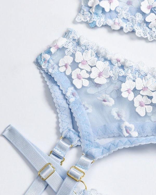 Verspieltes Dessous Set mit Blumen Stickereien für erotische Stunden