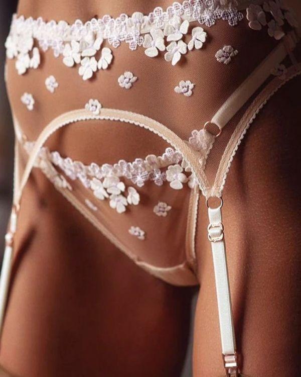Dessous Lingerie Set mit Blumen Stickereien und Strapsen Halterung - Mesh transparent Dessous Set