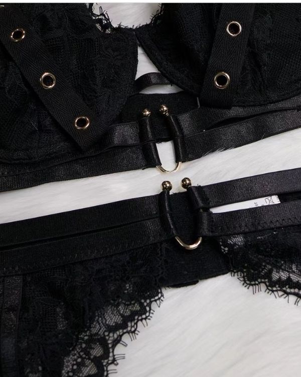 Schwarzes Spitzen Dessous Set mit Riemen und Nieten - Erotische Damen Reizwaesche 