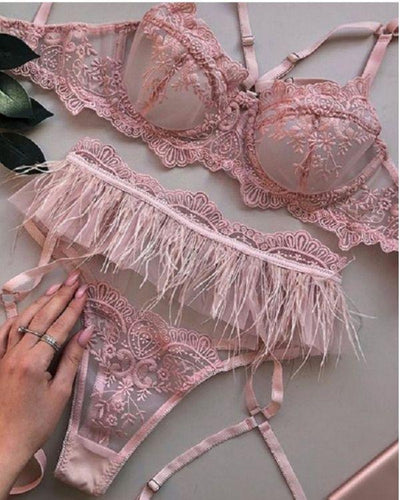 Exklusives Lingerie Set mit Cup BH und Spitzen String Tanga