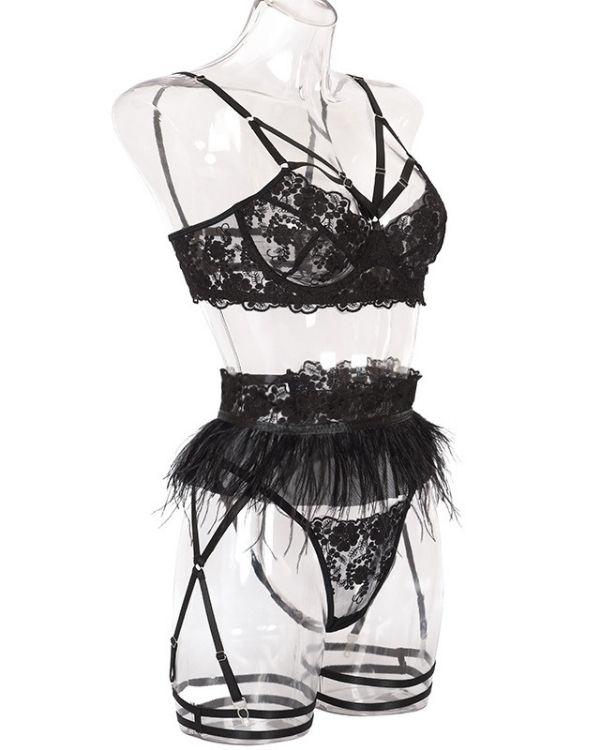 Schwarze Dessous Set aus Bandage BH String Tange und Strapsen Halterung 