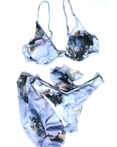Designer Dreiteiler Bikini Set mit passendem Rock - Triangel Bikini und Bikinihose Slip im Batik Design mit gold und blau