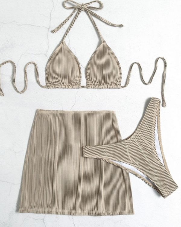 Beiges geripptes Bikini Set aus Triangel Oberteil und High-Waist Badehose mit passendem Rock 
