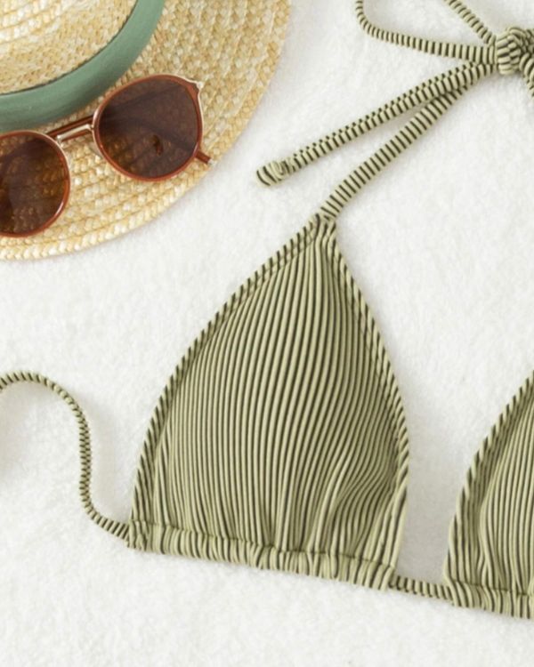 Grünes stillvolles Damen Bikini Set aus geripptem Triangel Oberteil 