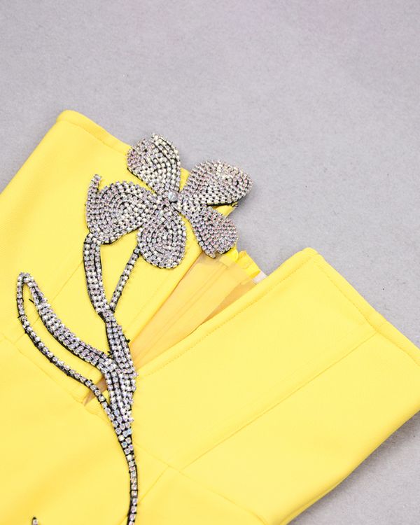 Hochwertiges schickes Cocktail Bodycon Kleid in gelb mit Glitzersteine Strasssteine Blume über dem Kleid 
