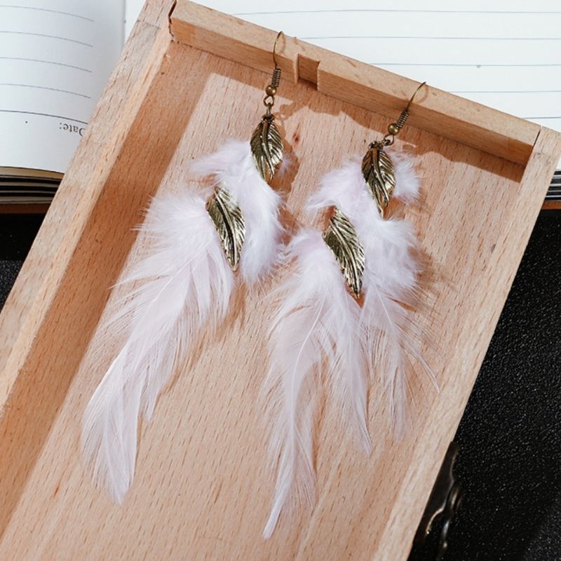 Weisse Feder Ohrringe mit goldenen Blaettern - Elegante Boho Hippie Federschmuck Federohrringe online kaufen