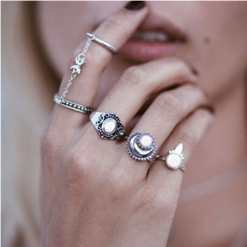 Fingerring Set aus 4 diversen Ringen mit Mond Symbol