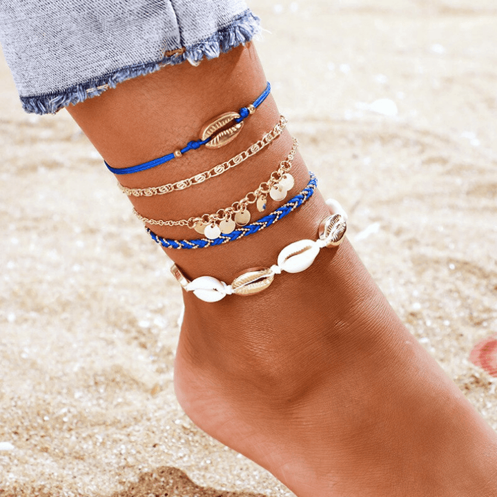Fussketten aus Muschelketten und goldenen Kettchen - Muschel Beach Look Schmuck