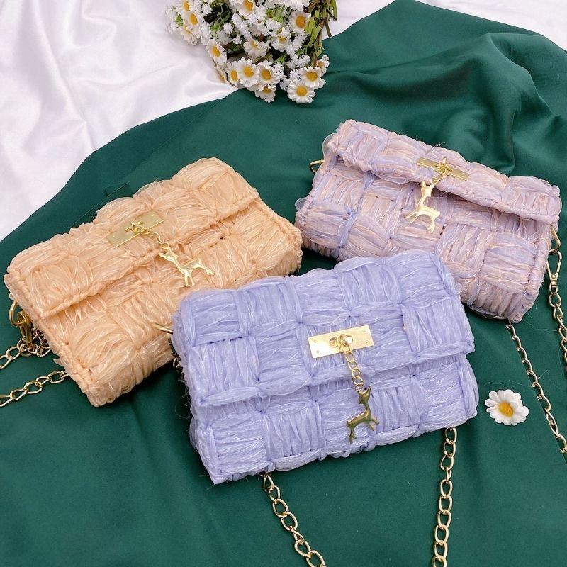 Stricktasche Haekeltaschen Handtaschen gewoben mit goldenem Bambi Anhaenger