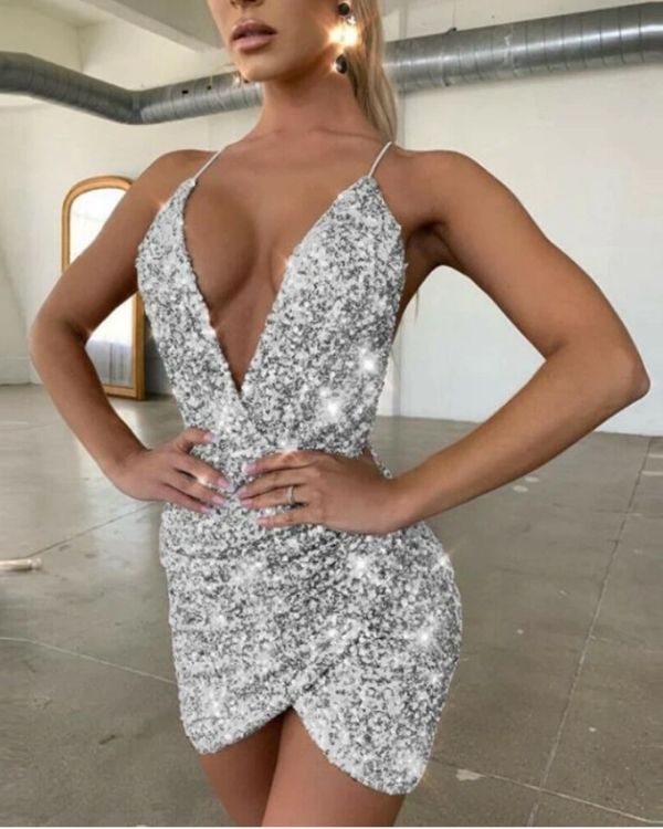 Silbernes Damen Glitzer Pailletten Kleid mit tiefem Ausschnitt und freiem Ruecken - Perfektes Silvester Kleid 