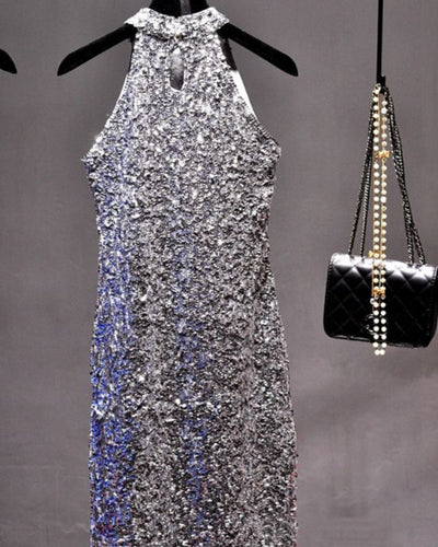 Silbernes Glitzer Pailletten Kleid - Mini Kleid eng anliegend mit Neckholder Verschluss und Aermellos 