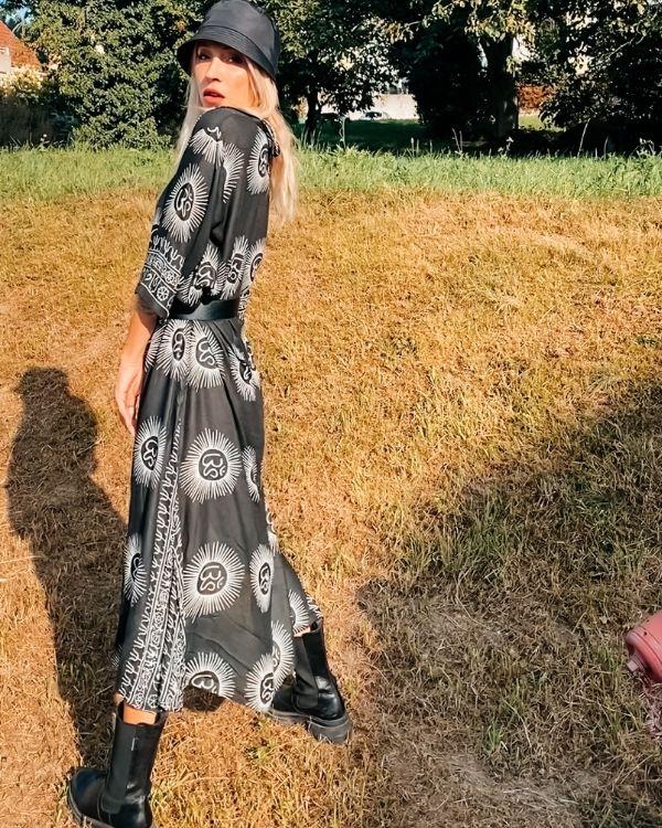 Langes schwarzes Kleid luftig und leicht mit Om Zeichen - Goa Hippie Kleidung Schweiz