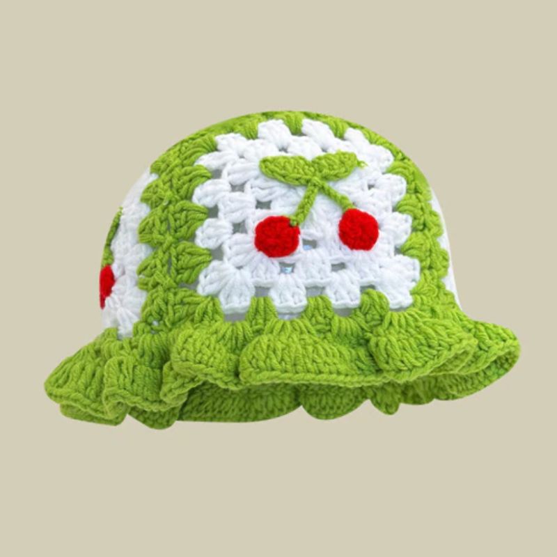 Hellgruener Bucket Hat Fischerhut gestrickt gehaekelt mit Kirsch Symbolen 