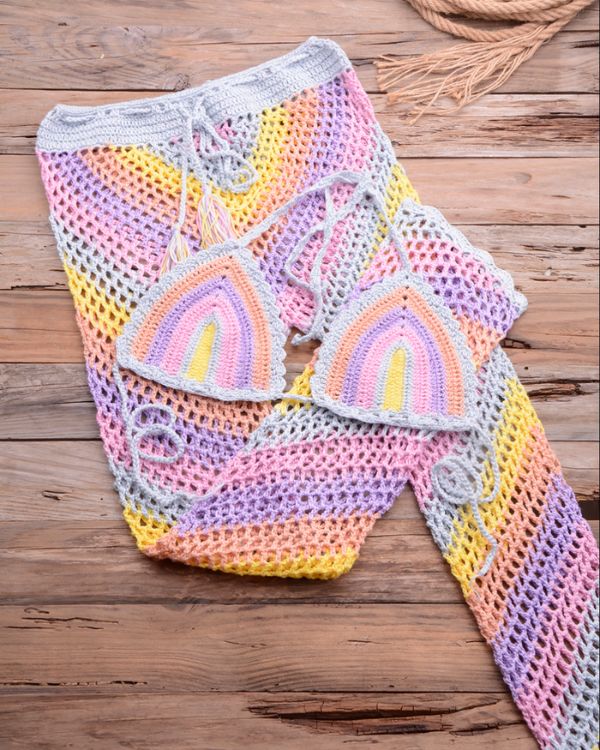 Crochet Zweiteiler Set aus Haekel Hose und Triangel Top in Pastell Farben 