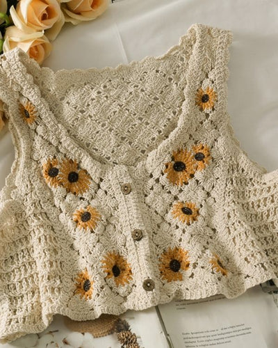Boho Blumen Crochet Crop Top mit Sonnenblumen Muster - Traeger Crop Top mit Knoepfen auf der Vorderseite - Beiges Haekeltop 