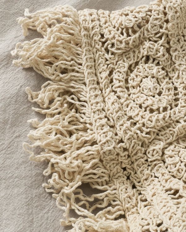 Crochet Top mit Fransen und runden Mustern 
