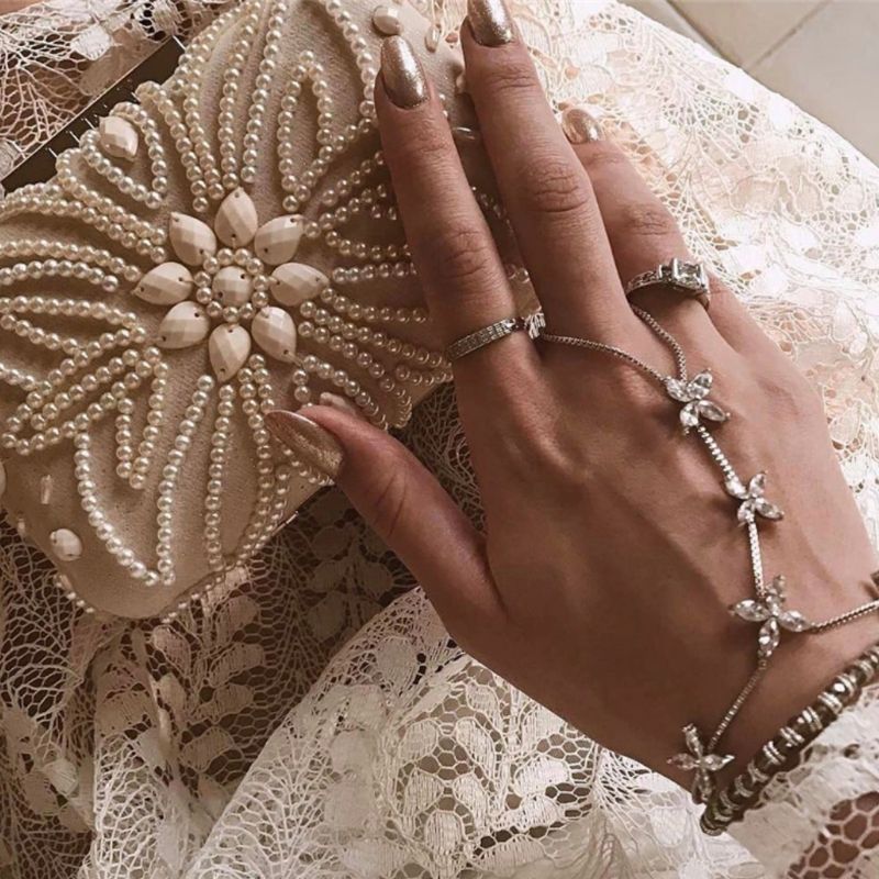 Armkette Handgelenk Schmuck mit Kette bis zu Finger - Damen Handkette mit Blumen Motiven - Boho Modeschmuck