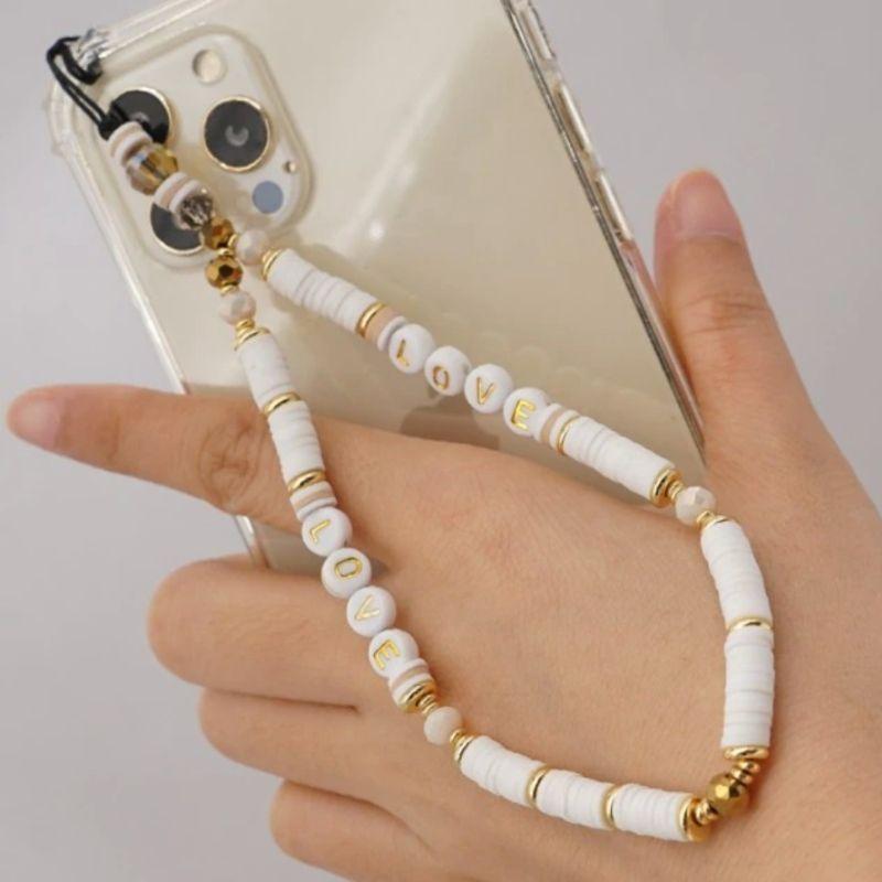 Weisse Handykette aus Clay Perlen und goldenen Acryl Perlen mit Buchstaben Love - Handyketten Smartphone Case