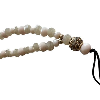Perlen Handykette mit goldener Perle als Detail - Smartphone Accessoires