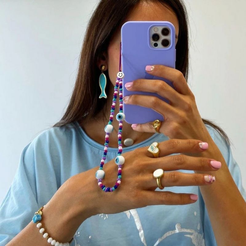 Farbige Perlenkette Handykette aus kleinen bunten Perlen und Fatima Auge und Smiley