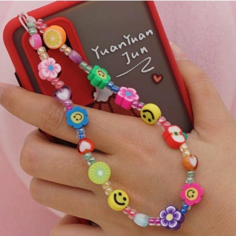 Farbige Handykette aus bunten gemischten Clay Perlen - Frucht und Smiley Form Perlen - Smartphone Accessoires online kaufen