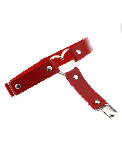 Rote Oberschenkel Strapsen Halterund mit Herz Symbol