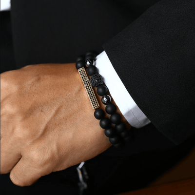 Herren Schmuck mit schwarzen matt Perlen und goldigen Details