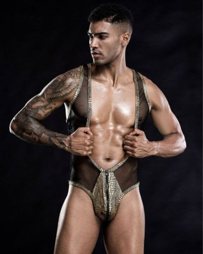 Herren Bodysuit Einteiler im Fetisch BDSM Style mit tiefem Ausschnitt und goldener Penis Halterung 