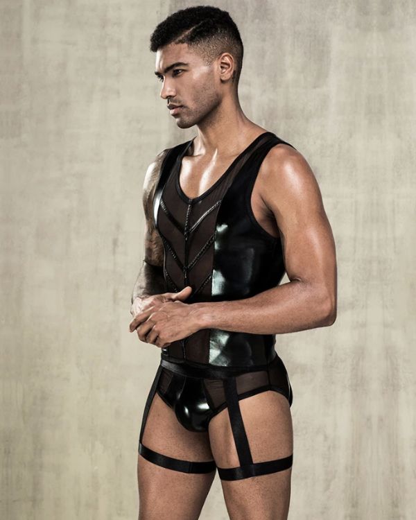 Erotisches Sexy Herren Fetisch BDSM Set aus Mesh Lack Top mit Harness Unterhosen 