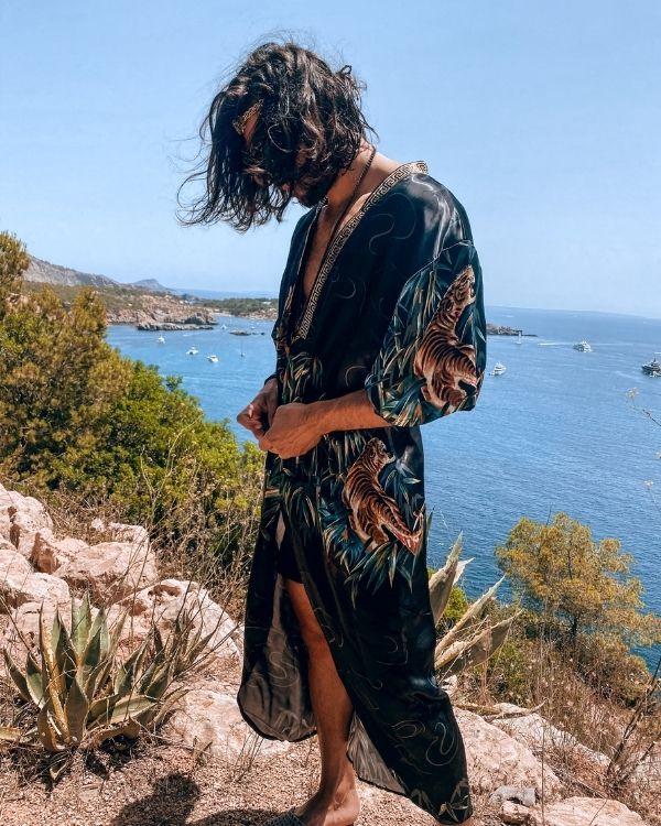 Designer Kimono mit Tiger Symbolen - Gianni Leone mit MOONCI Kimono Burning Man Style