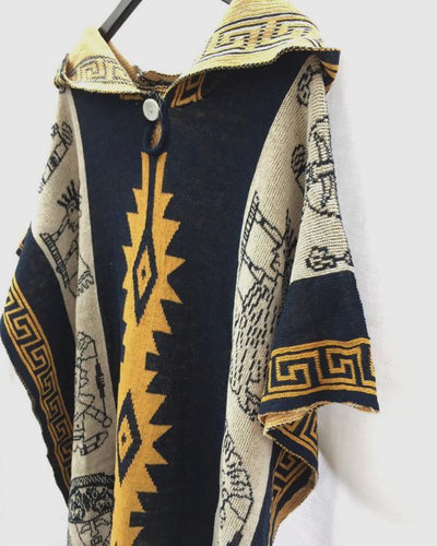Blauer-oranger Boho Herren Poncho mit Kapuze und Knopf auf der Vorderseite - Herren Cape zum drueberwerfen 