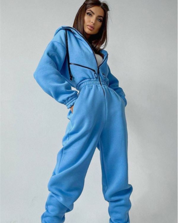 Langer kuscheliger Jumpsuit mit Reissverschluss, Kapuze und tailliertem Schnitt 