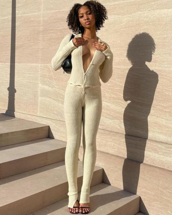 Eng anliegender Jumpsuit Overall Einteiler aus geripptem Stoff in beige