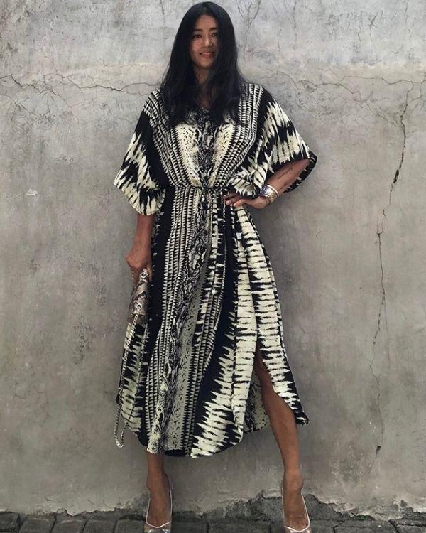 Schwarz Weisses Kaftan Tunika Kleid Damen mit Batik Tie Dye Mustern - Hippie Style Fashion Schweiz Just Style