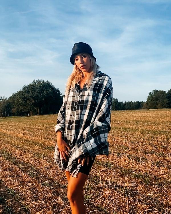 Stilvoller Poncho Cape mit Fransen