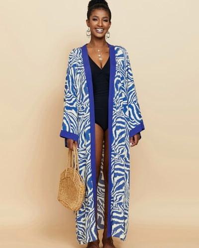 Blau weisser eleganter Beach Strand Kimono mit breitem blauem Rand und passendem Stoffgurt zum binden 