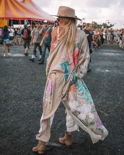 Langer Kimono im Boho Festival Style mit Blumen und Pfau Federn Symbolen | Kimonos kaufen Schweiz