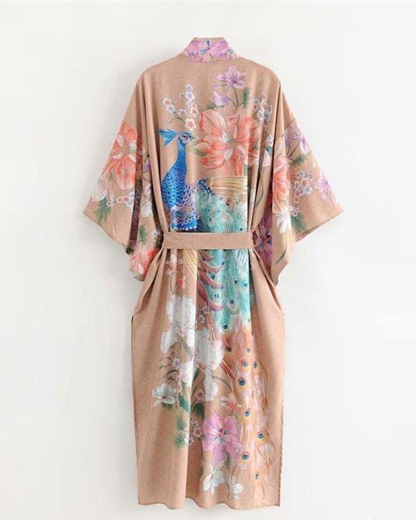Langer High-Fashion Kimono mit Pfau Federn und Blumen Symbolen - Boho Festival Style Kimono kaufen